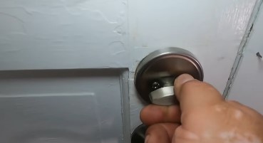 lock hard to turn